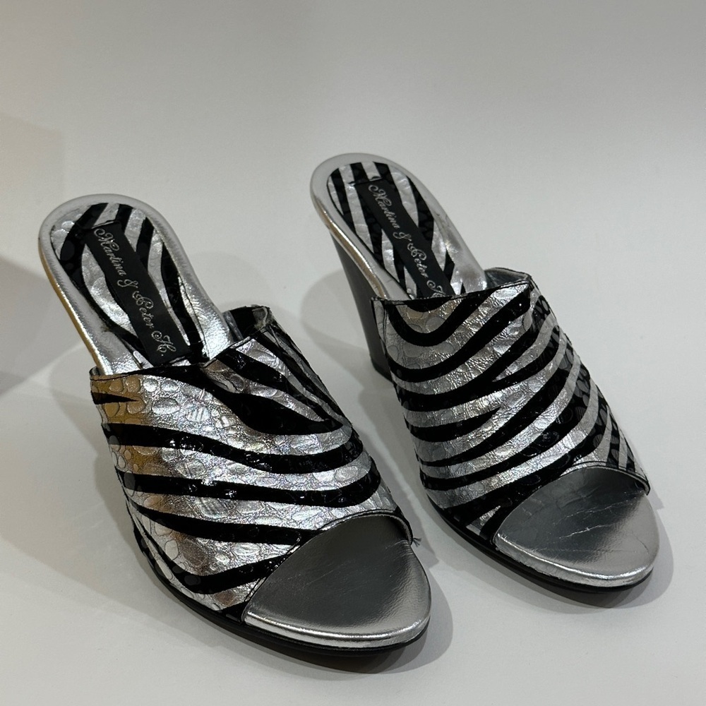 Martina & Peter H Sandal Black Leather Silver‎ Metallic Size 8 
Wama Tiger